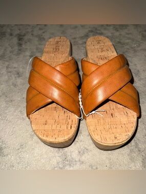 Kork’s Women's Tan Crisscross Slide Platform Sandals